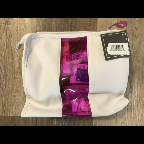 ๐18 Piece Beauty Sampler and Makeup Bag - Picture 6 of 8